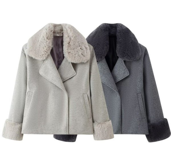 The Resort Edit — Women's Short Wool Coat With Fur Collar Decoration